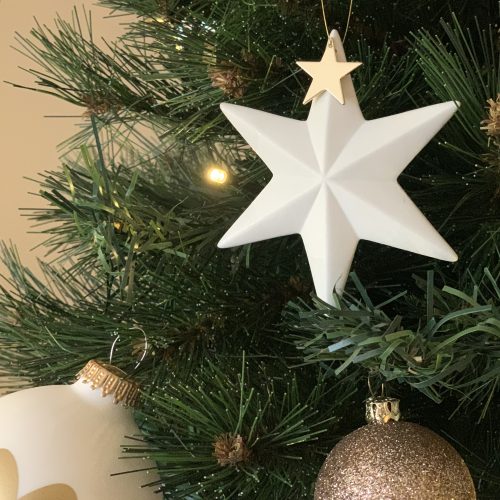 Etoile à suspendre en relief en céramique pour le sapin