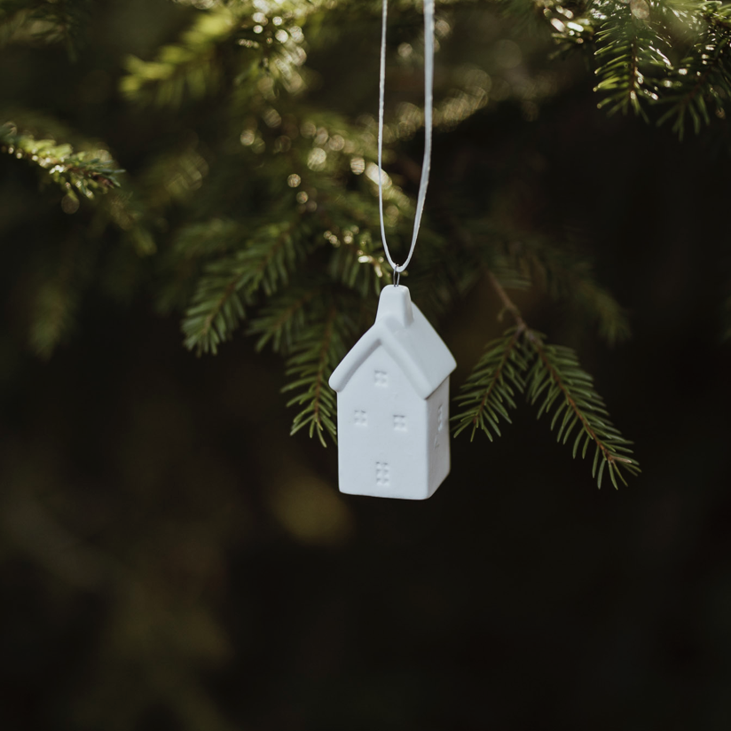 maison haute pointue à suspendre