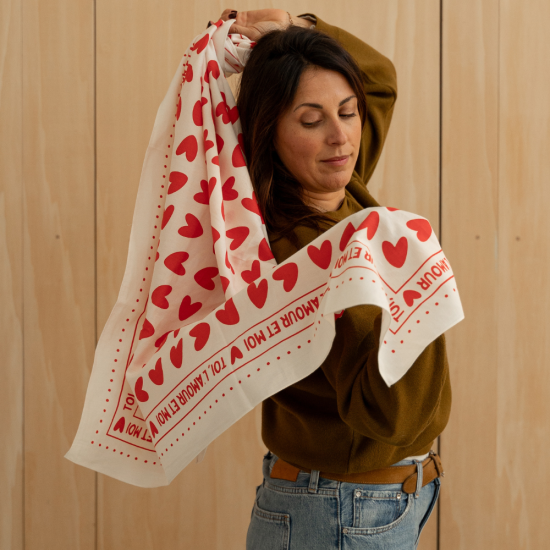 foulard adulte coeur blanc et rouge