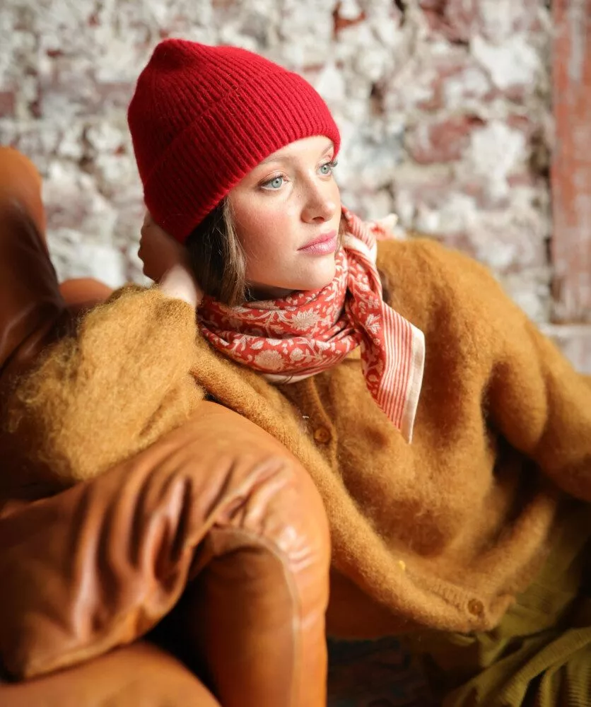 foulard Anjali rouge brique en vente chez Atelier Mama Oh, boutique cadeaux, déco & lifestyle en ligne, dans le Vieux Lille et Mouvaux foulard Anjali rouge brique en vente chez Atelier Mama Oh, boutique cadeaux, déco & lifestyle en ligne, dans le Vieux Lille et Mouvaux