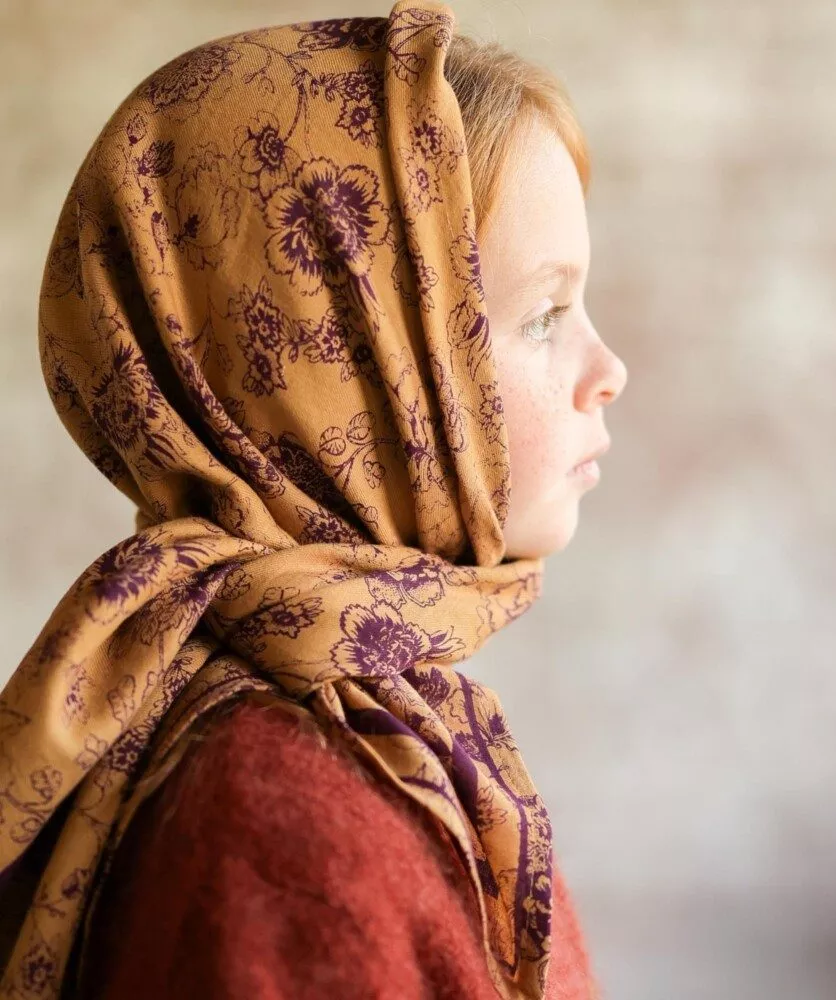 foulard Antoinette prune en vente chez Atelier Mama Oh, boutique cadeaux, déco & lifestyle en ligne, dans le Vieux Lille et Mouvaux foulard Antoinette prune en vente chez Atelier Mama Oh, boutique cadeaux, déco & lifestyle en ligne, dans le Vieux Lille et Mouvaux