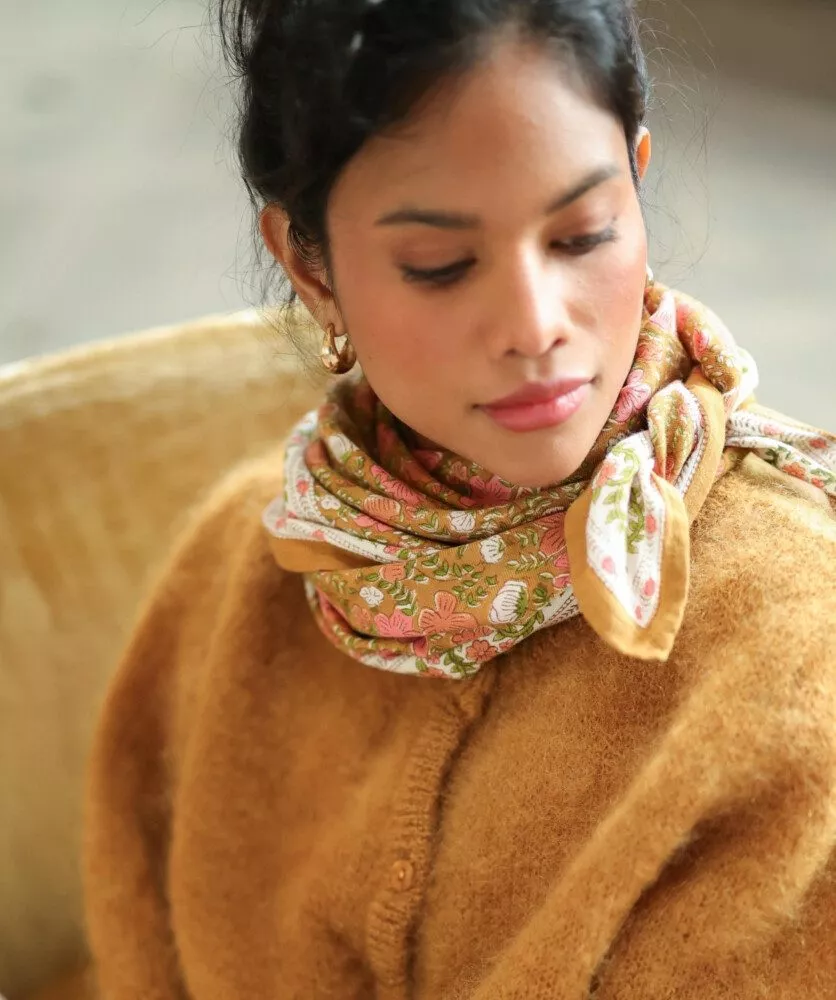 foulard Ellis goyave en vente chez Atelier Mama Oh, boutique cadeaux, déco & lifestyle en ligne, dans le Vieux Lille et Mouvaux foulard Ellis goyave en vente chez Atelier Mama Oh, boutique cadeaux, déco & lifestyle en ligne, dans le Vieux Lille et Mouvaux