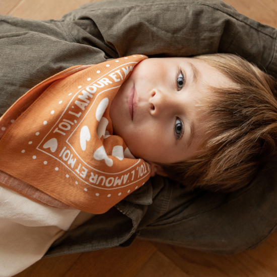 foulard enfant coeur marron et blanc foulard enfant coeur marron et blanc