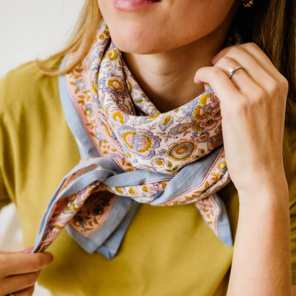 grand-foulard-indien-garda-bleuet